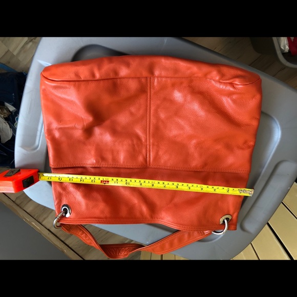Gently used orange leather hobo bag - Picture 5 of 5